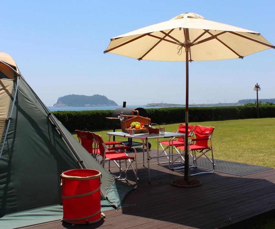 Seogwipo Kal Hotel Exterior foto Camping at the park