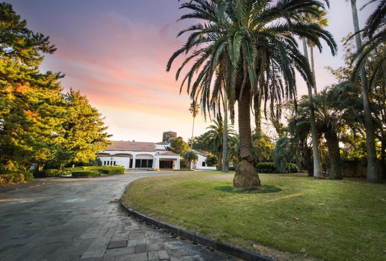 Seogwipo Kal Hotel Exterior foto The residence of the Japanese ambassador to Australia