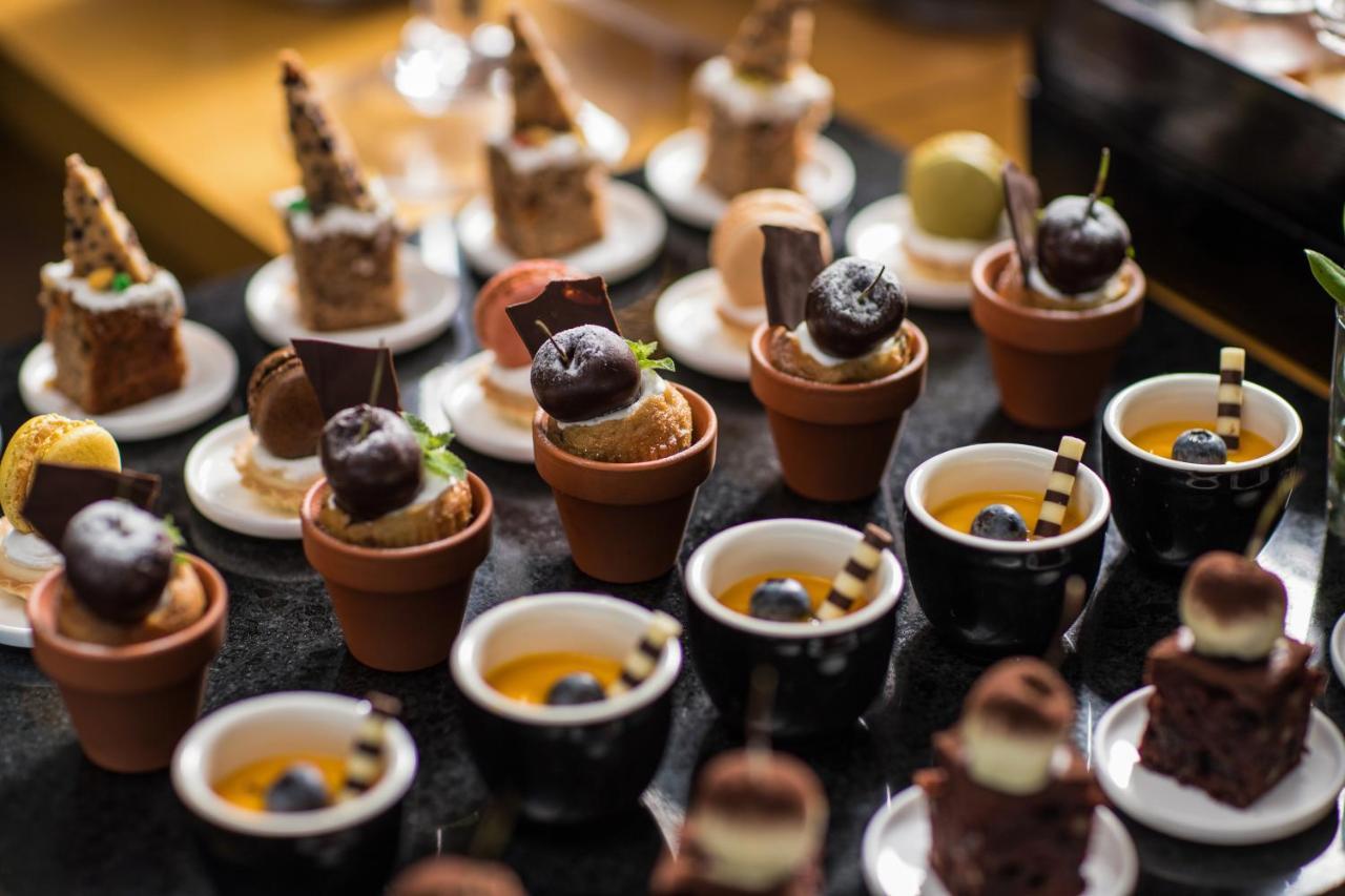 Seogwipo Kal Hotel Exterior foto A selection of desserts