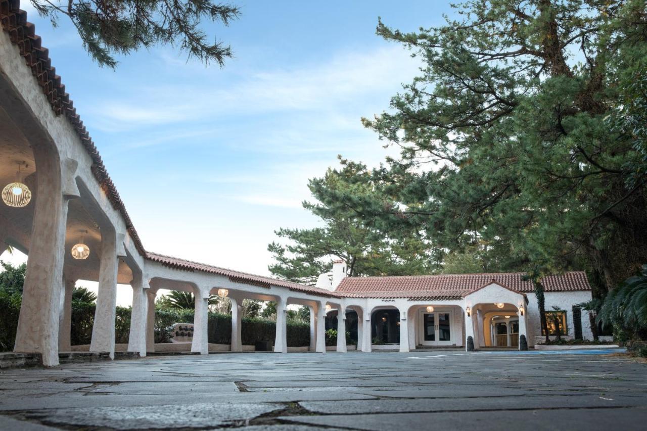 Seogwipo Kal Hotel Exterior foto The main entrance of the museum