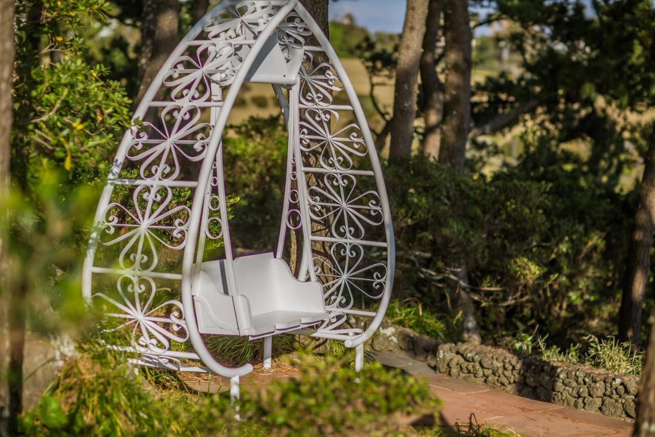 Seogwipo Kal Hotel Exterior foto The "Kissing Bench" at the San Francisco Botanical Garden